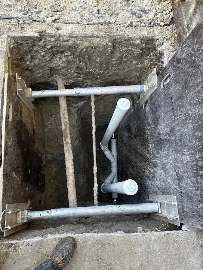 Experienced plumber completing Drain Cleaning work in St. Clair